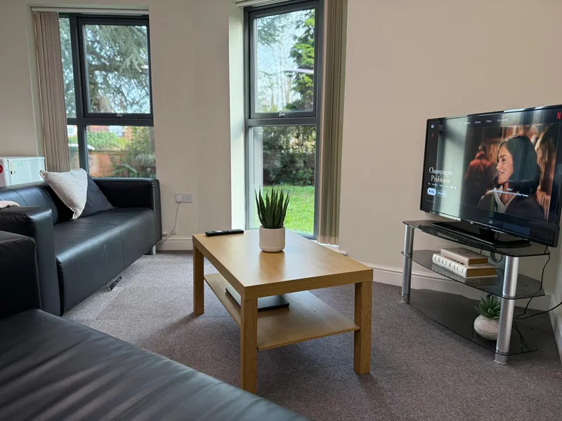 6 Bed all en-suite // Longdales Road // Lincoln Bishop Uni - Image 2